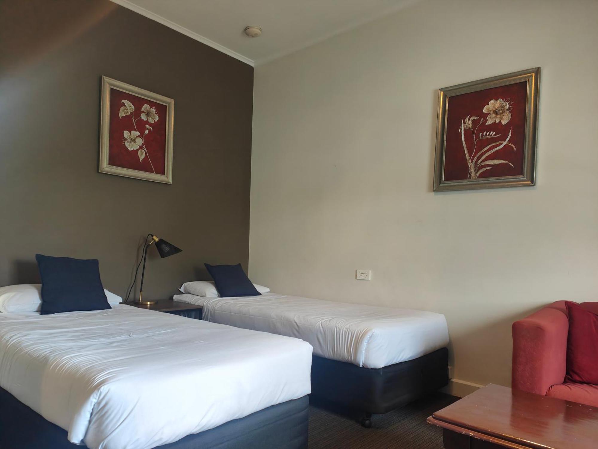 Centennial Inn On Bathurst Лонсестън Екстериор снимка